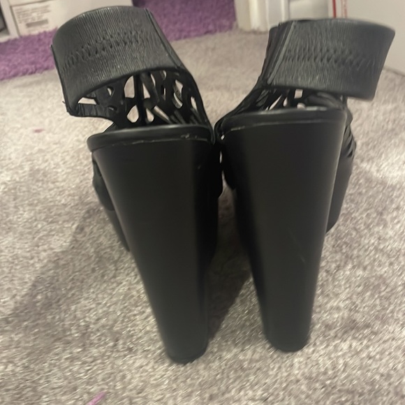 Steve Madden leather cutout platform wedges NWOT - Picture 3 of 7